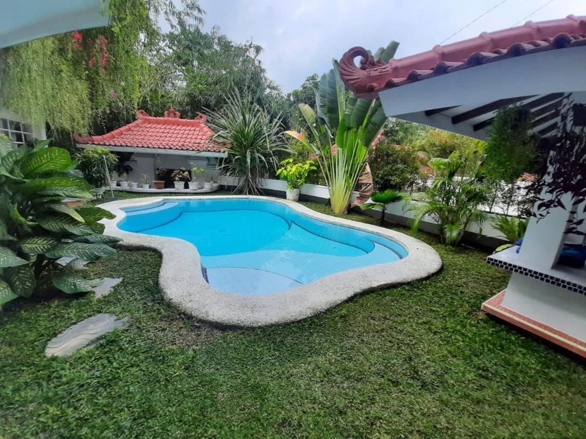 Sunkiss Villa By Yogya Tropicana Yogyakarta Exterior photo